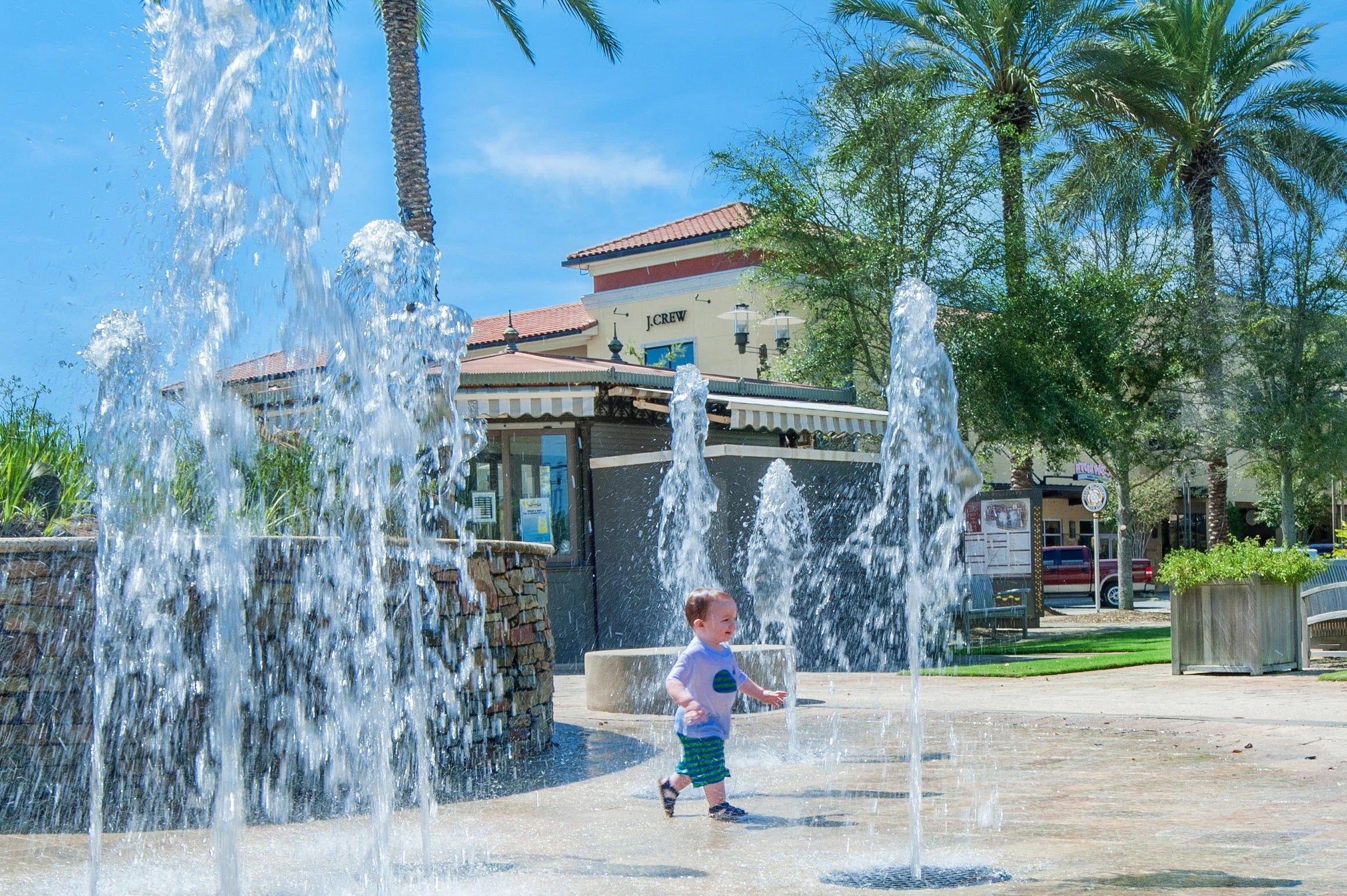 Walk to the Fountains at Grand Boulevard 