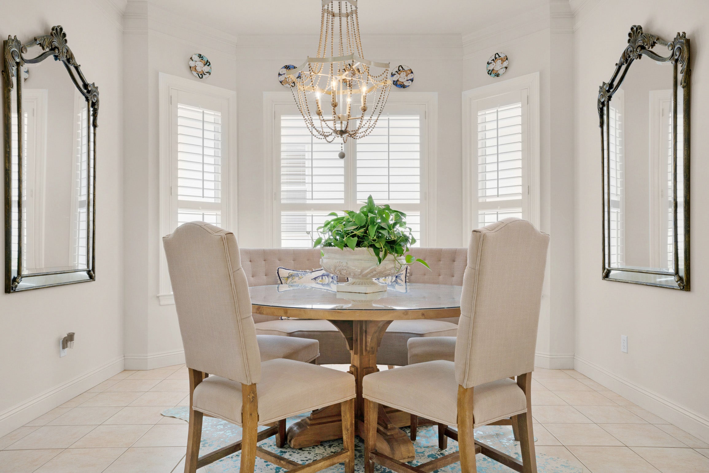 Dining table seats 4