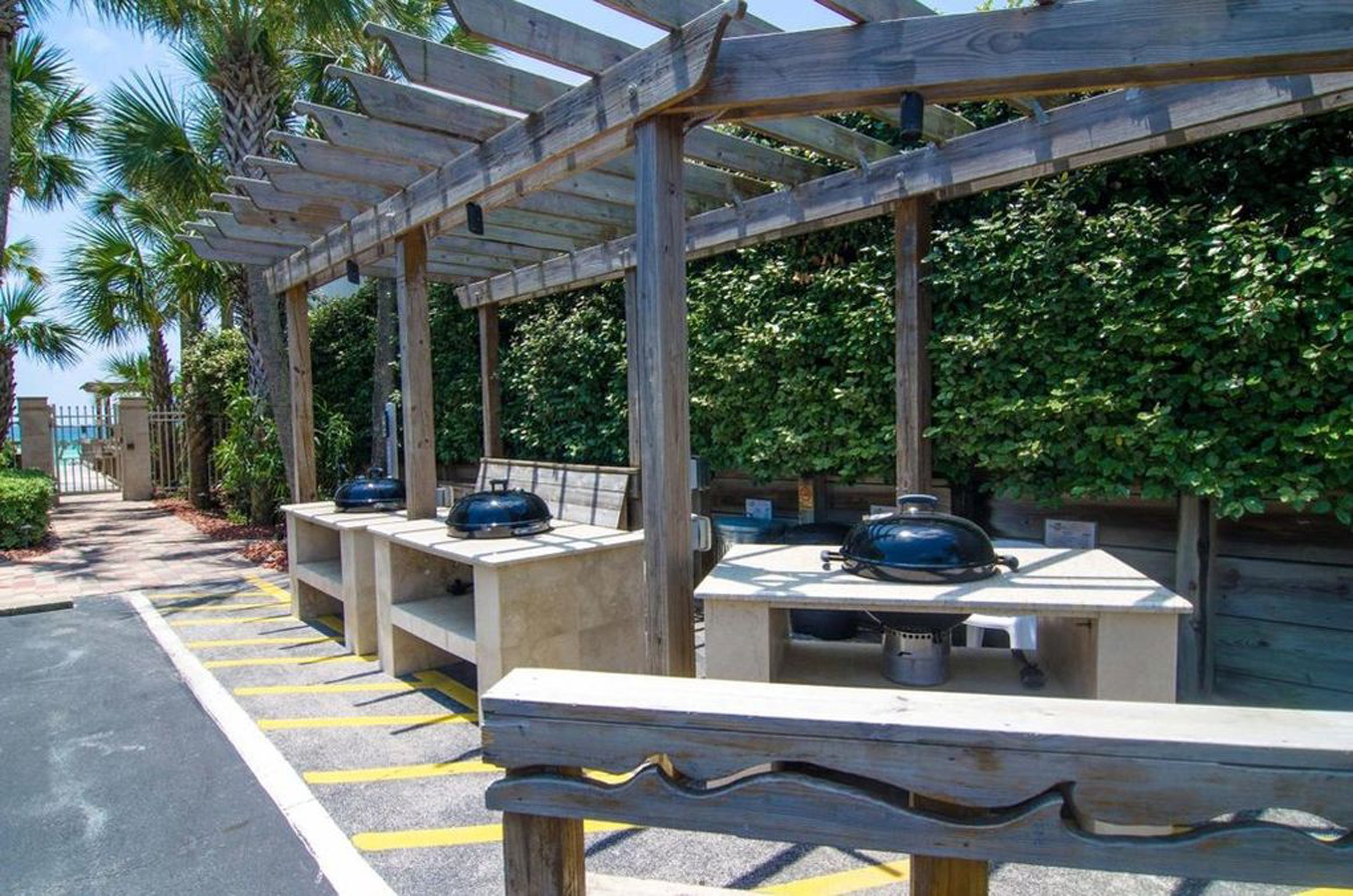 Grills with Granite Slabs for Prep