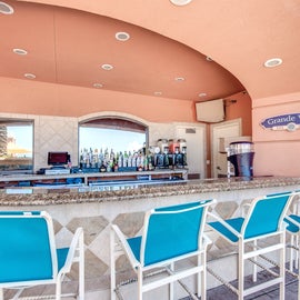 Poolside Bar and Grill 