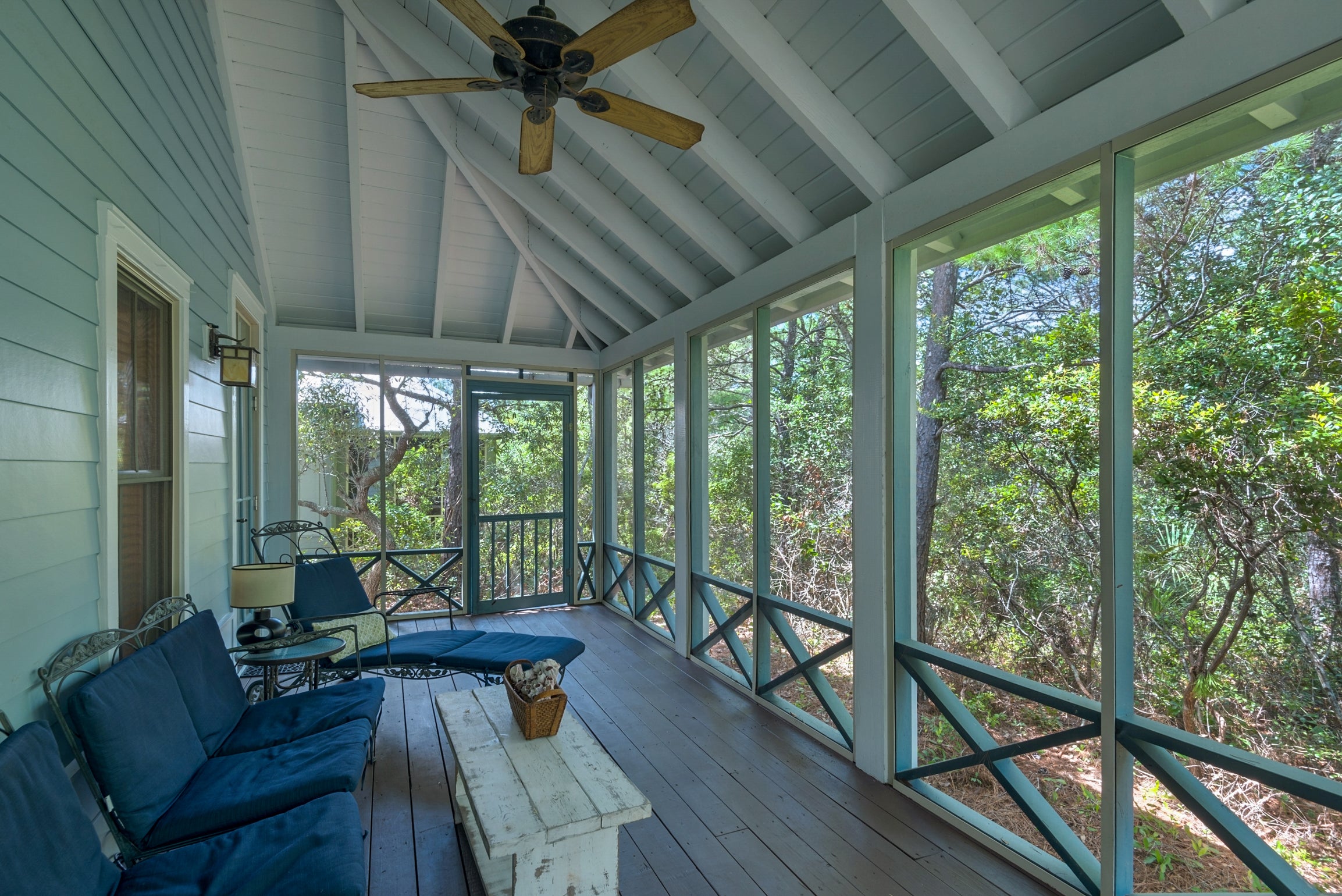 Spacious screened in porch
