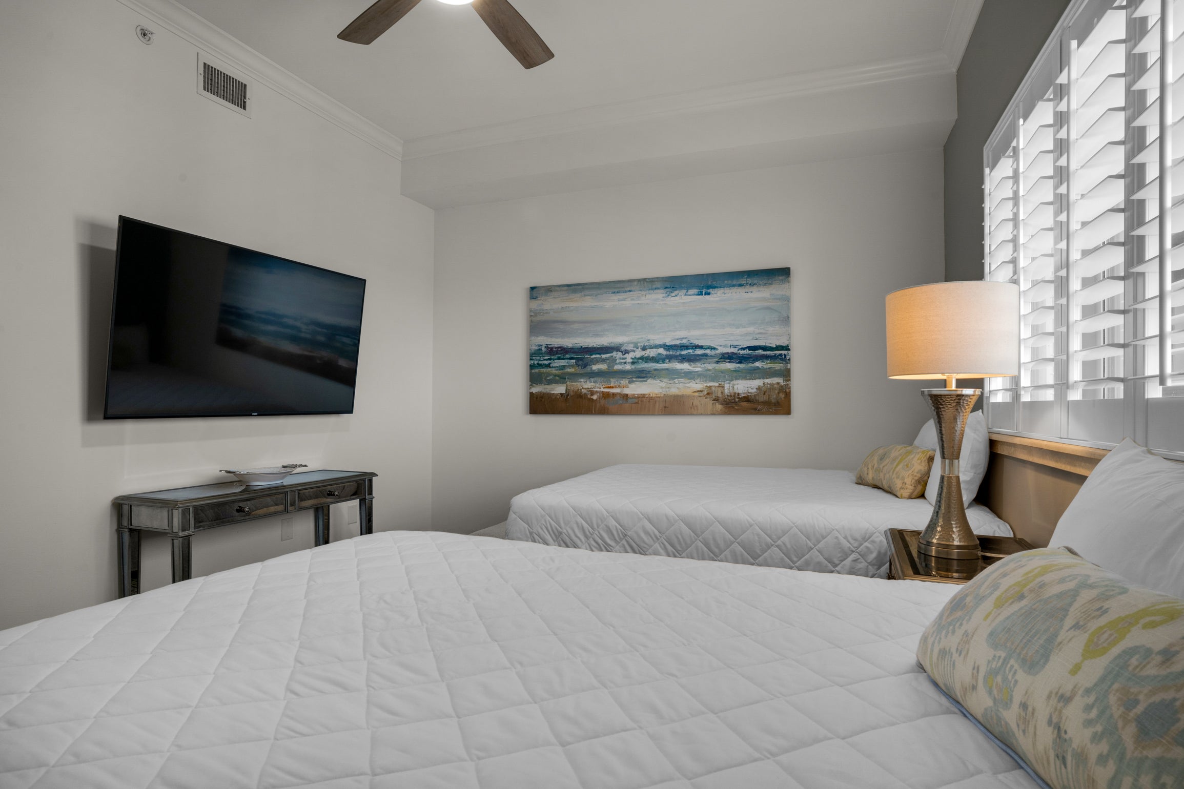 Guest Bedroom with Flatscreen