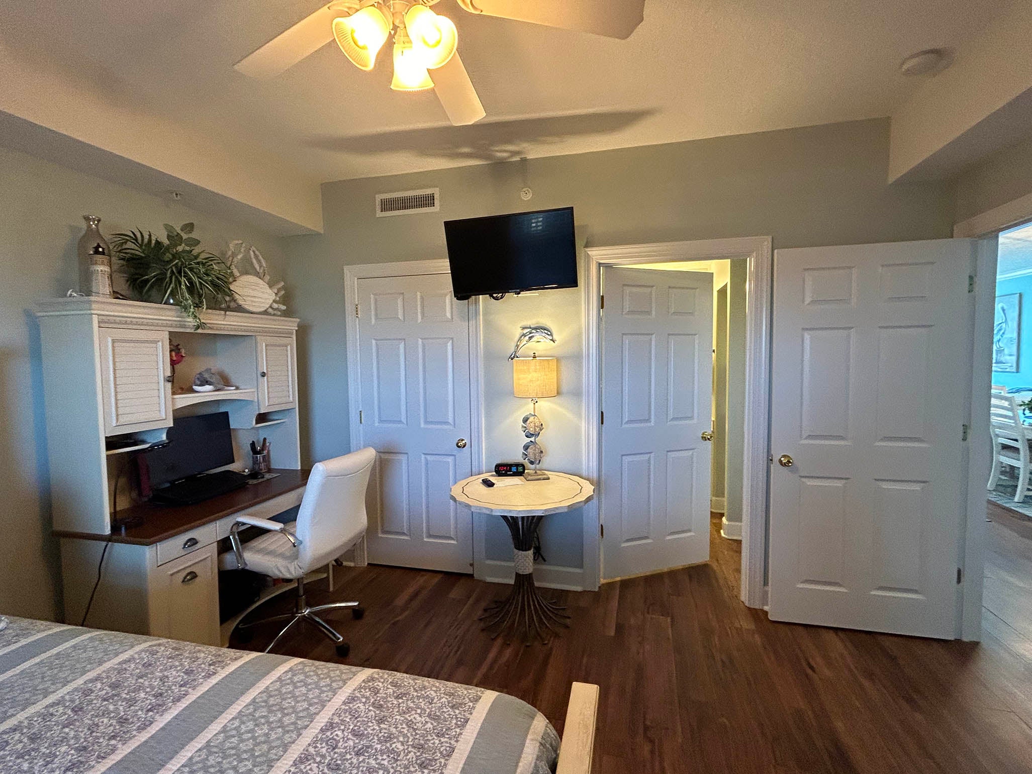 Guest bedroom suite with workstation
