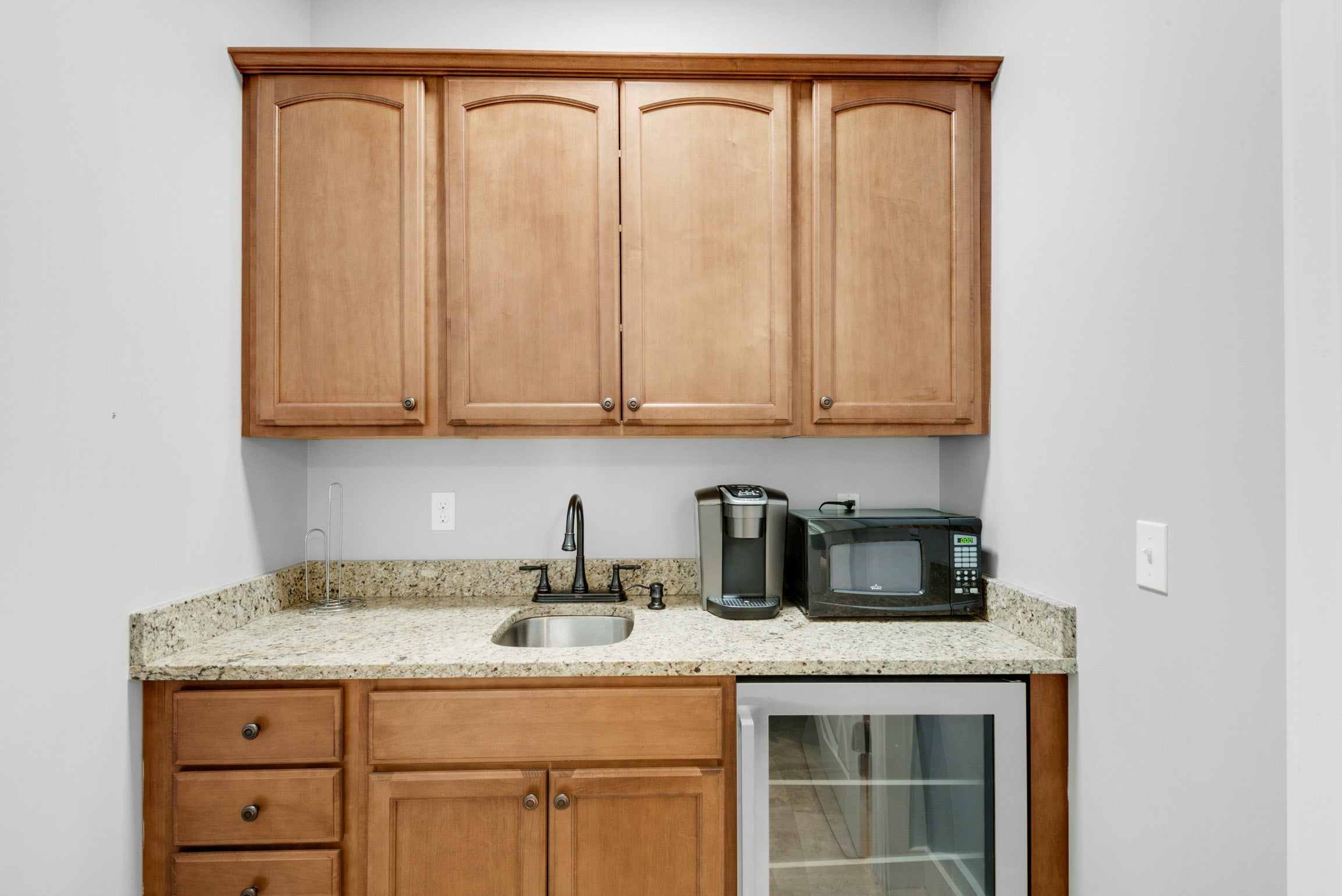 Kitchenette with wine cooler